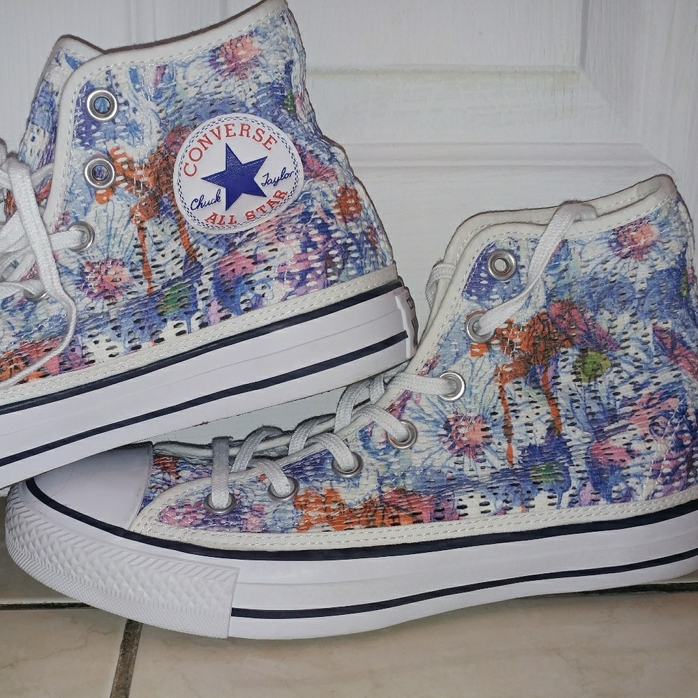 Floral Converse!
